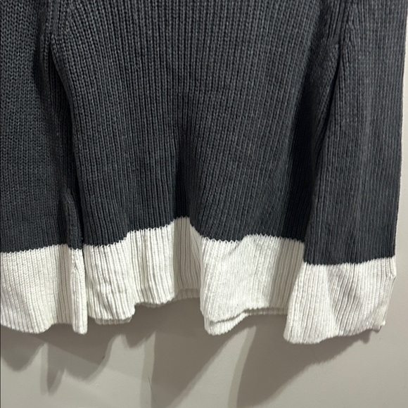 GAP Charcoal and White Crew Neck Sweater - Picture 11 of 11
